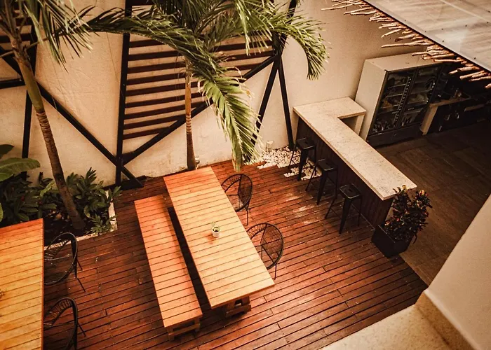 Hotel cerca del colegio: Nomads Hotel & Rooftop Pool Cancun