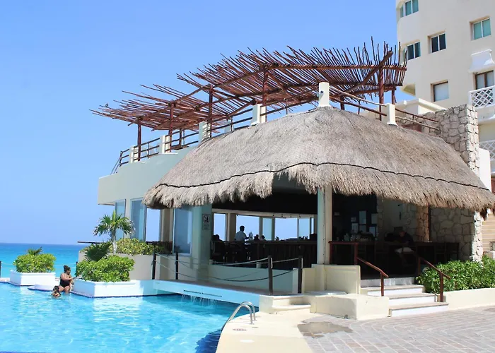 Hotels Close to Airport Bsea Cancun Plaza